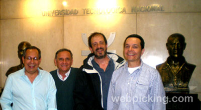 Henry Lamos,Carlos Díaz Bohórquez, Rodolfo Fiadone y Danilo Velasquez en la sede del Rectorado de la UTN, delante de los bustos de Eva y Juan Perón